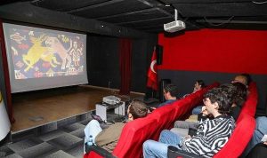 Işığın İzinde: Bağımsız Sinemanın Ahenkli Atemiyle Buca’da Nefeslenen Filmler