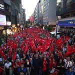 Işığın İzinde: Cumhuriyetin Gençliğine Doğru Yürüyen Kortejlerin Öyküsü