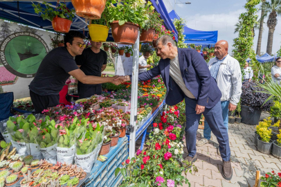 İzmir Balkon ve Bahçe Festivalinde Çiçekler Şehri Şenlendirdi: Üretici ve Vatandaş El Ele