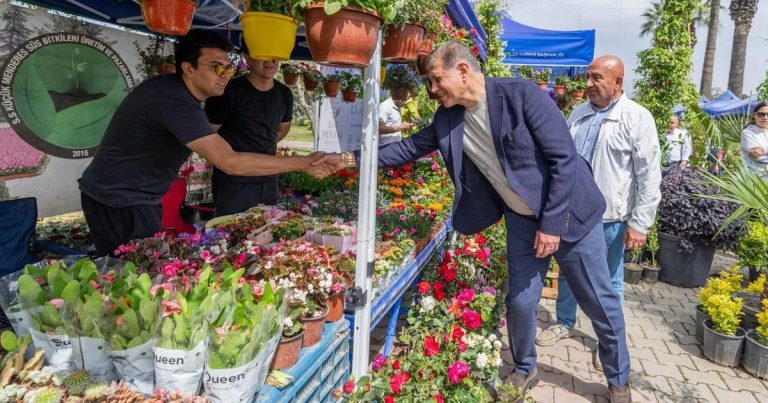 İzmir Balkon ve Bahçe Festivalinde Çiçekler Şehri Şenlendirdi: Üretici ve Vatandaş El Ele