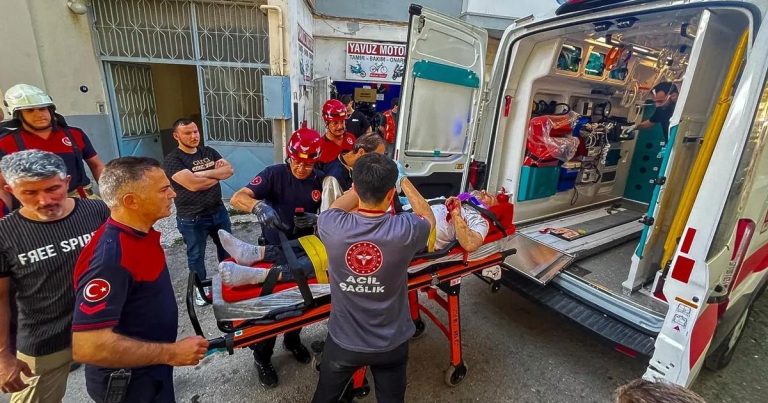 İzmir Tiklerinin İçinden Geçen Kahredici Anlar: Dumlupınar’da Bina Boşluğuna Düşen Yaşlı Adam Kurtarıldı