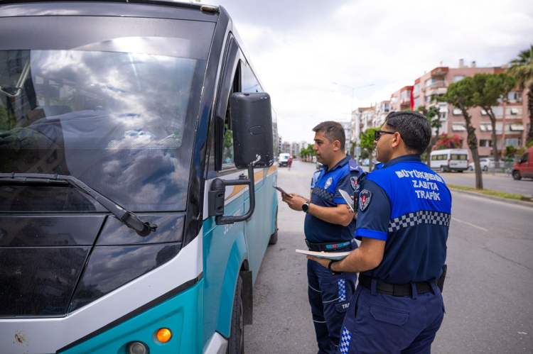 İzmir’de Bayram Denetimi: Zabıta Trafik Ekipleri Kentte Güvenli ve Konforlu Yolculuk İçin Sahada 7/24