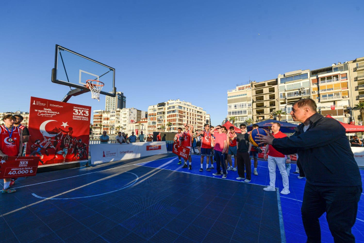 İzmir’de Gençler İçin Basketbolda Bir Tutku: 3X3 Küçük Devler Turnuvası Şampiyonu Belirlendi