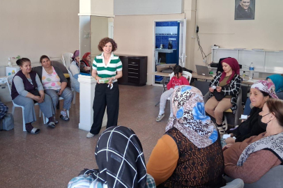 İzmir’de Kadın Sağlığı İçin 30 İlçede Yoğun Eğitim Yaklaşımları: 2025-2027 Hedefleriyle Kapsamlı Seminerler