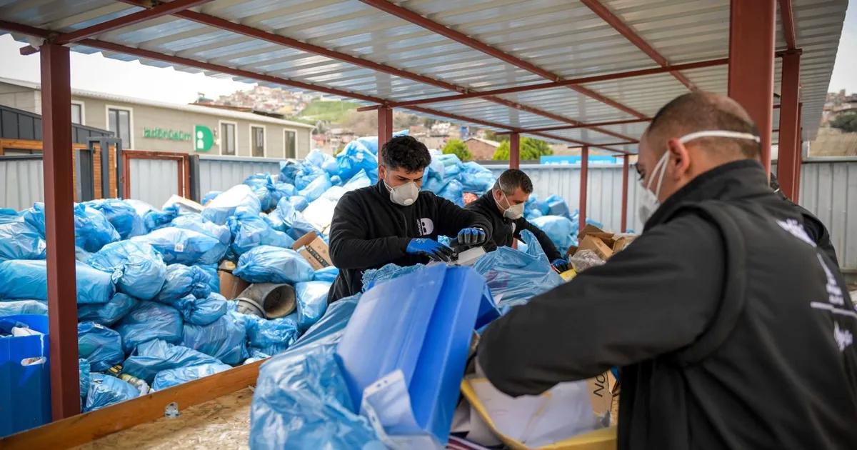 İzmir’de Kapıdan Kapıya Atık Toplamayla Geri Dönüştürmede Devrim: Evde Başla Projesi Genişliyor
