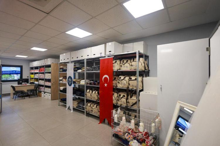 İzmir’de Sosyal Marketin İkinci Şubesi Açıldı: Dayanışma ve Destek Ağı Genişliyor