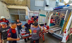 İzmir’de Yaşanan Özel Kurtarma Operasyonu: Düşen Vatandaşın Şafağında İtfaiye Ekiplerinin Cesur Müdahalesi