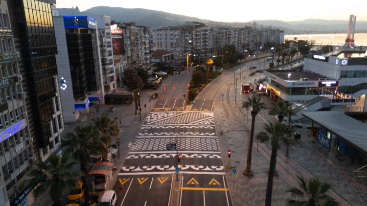 Izmir’de Yaya Platformu: Şehrin Kalbinden Gelen Güvenli Geçiş