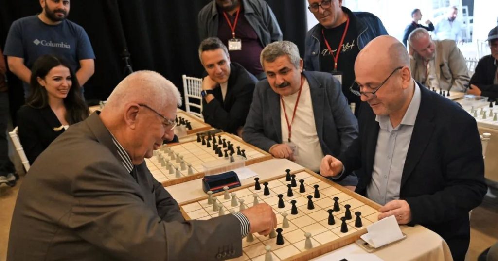 İzmir’de Zekâ ve Strateji Dolu Final: Rahmi Ekren Şampiyon, Şampiyonluk Sevincine 100 Bin TL Damgası