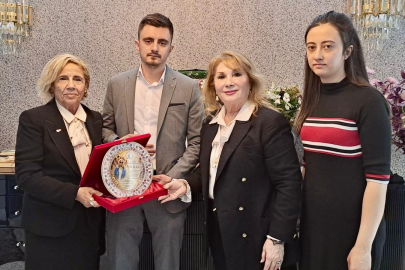İzmir’den Kahraman Öğretmen Ayla Kara İçin Anlam Dolu Ziyaret ve Hatıra Ormanı Müjdesi