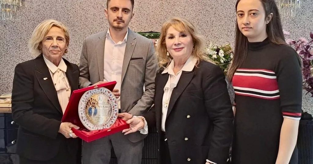 İzmir’den Kahraman Öğretmen Ayla Kara İçin Anlam Dolu Ziyaret ve Hatıra Ormanı Müjdesi