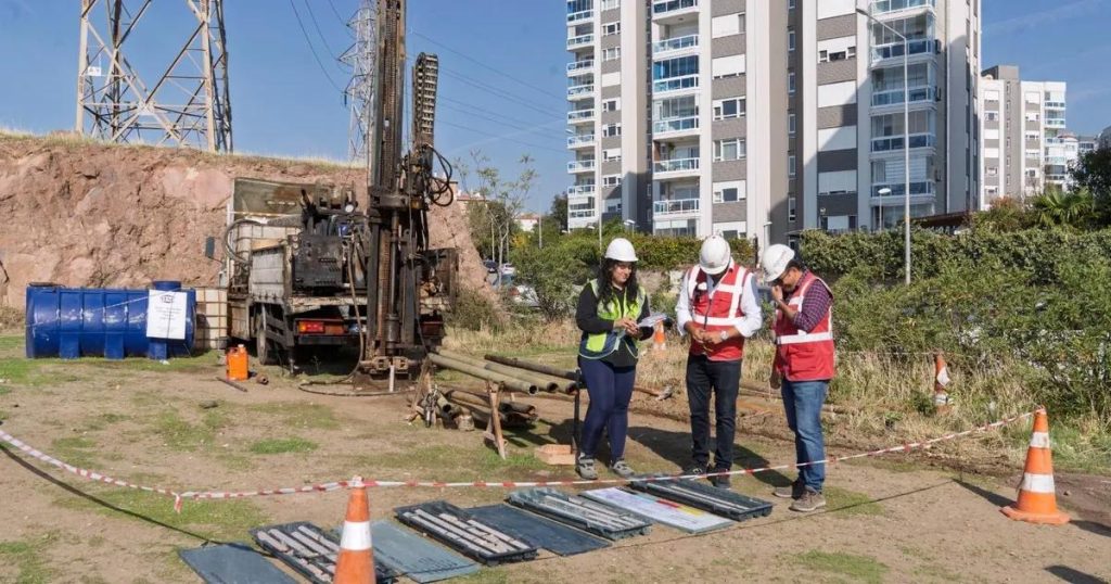 İzmir’in Depreme Dayanıklı Geleceği İçin Yeni Mikrobölgeleme Hamlesi: Konak ve Bayraklı’da Zemin Araştırmaları Başladı