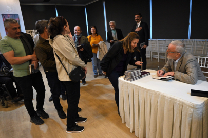 İzmir’in Kadim Şehir Aşkı: Ünal Ersözlü ile Kent Söyleşileri Dolu Dolu Geçti