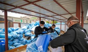 İzmir’in Sıfır Atık Devrimi: Kapıdan Kapıya Geri Dönüşümle Gelen Dönüşüm Evde Başla Hareketiyle Tanışın