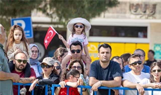 İzmir’in Uçuşu: 19 Mayıs’ın Dakikalarında Gençlik Yeliyle Yükselen Şehir