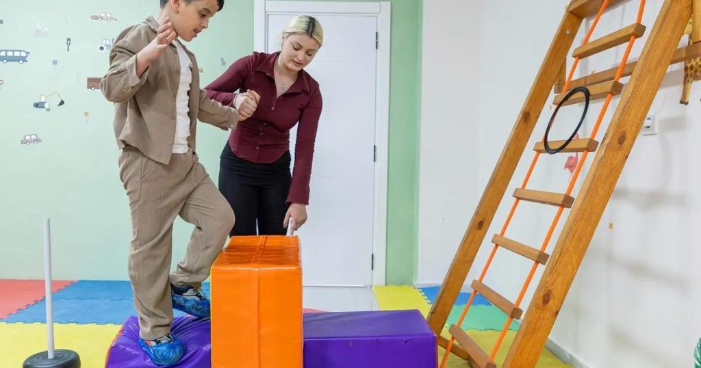 Kaderinin Eline Güç Verdi: AKT3 Gen Bozukluğuyla Yaşayan Bulut’un Yusufça Mücadelesi ve Annenin Gülümsediği Umudu
