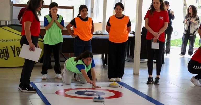 Kırsalda Kız Çocukları İçin Floor Curling ile Yeni Bir Başarı Yolculuğu