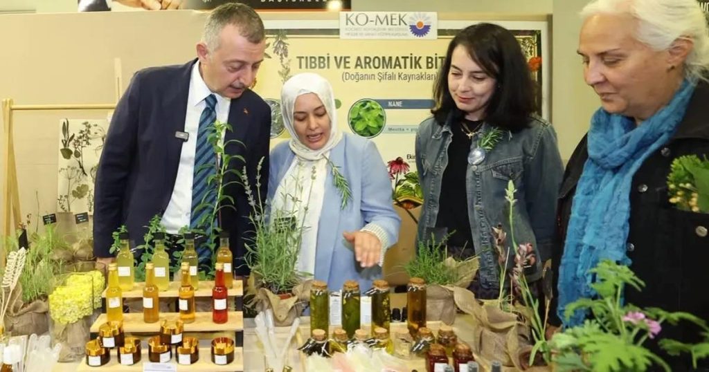 KO-MEK’in İlçe Sergisi Başiskele’de Yepyeni Bir Enerjiyle Açıldı: Ailemiz Gibi Bizler