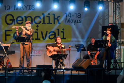 Küçükpark’ta Yenilenmiş Ritmler: Gençlik Festağı Bornova'da Başladı
