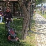 Menderes’te Yeşil Seferberlik: 44 Mahallede Ot Biçme Şampiyonu Kadrolar Harekete Geçti