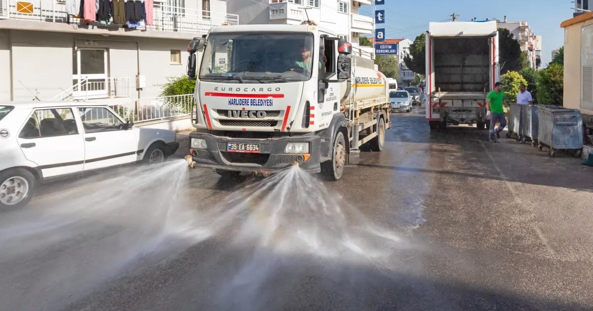 Narlıdere’de Temizlik ve Bakım Seferberliği: Tertemiz Narlıdere İçin Gün Boyu Çalışmalar