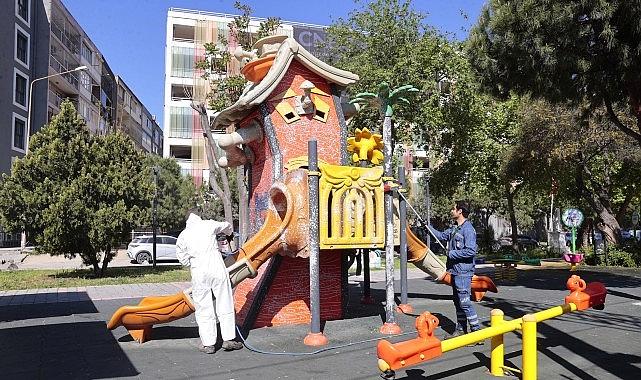 Park ve Bahçelerde Yaz Temizliği: Konaklı Ekipler Parkları Şahane Hale Getiriyor