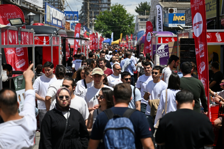 Sanayi ile Halkı Buluşturan İlk Street Food Fest: Bornova 3. Sanayi Sitesi’nde Renkli Anlar
