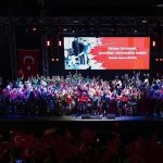 Sonsuz Gençliğin Işığı: Balçova’da 19 Mayıs’ın Yükselen Ezgisi ve Şehirlerin Kalp Atışları