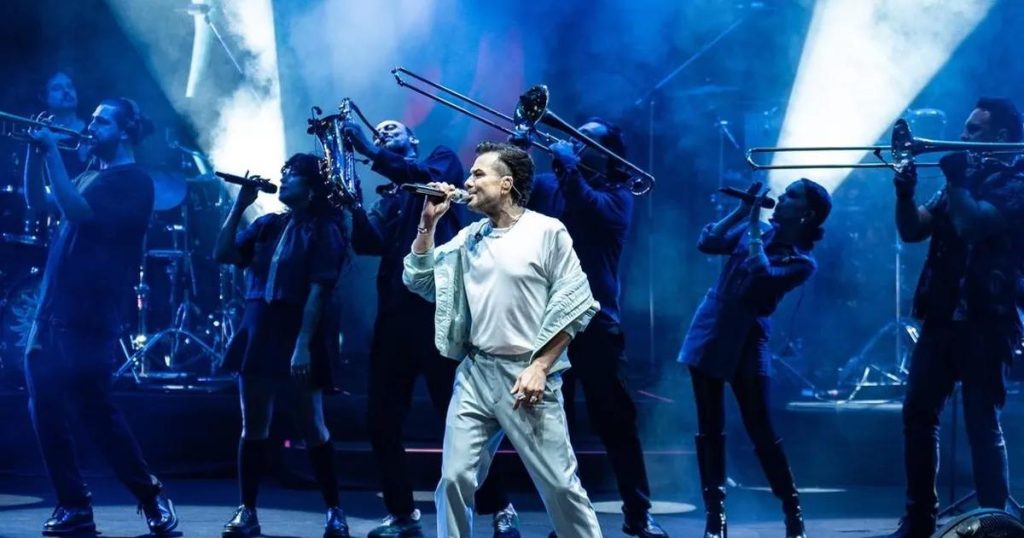 Timeless Love ile İzmir’de Yükselen Sahne Şöleni: Kenan Doğulu’nun Dört Bölümlü Konser Kurgusu