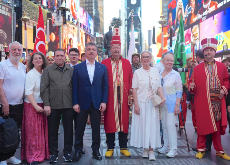 Times Meydanı’nda Mehteran Coşkusu: Türk Ordusunun Evrensel Sesi New York’ta Yankılandı