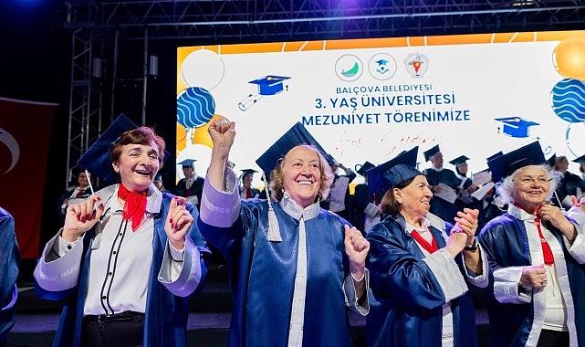 Yaşlılar İçin Bir Üniversite: 3. Yaş Üniversitesi Mezuniyet Töreniyle Başarıya Yolculuk Tekrar Başladı