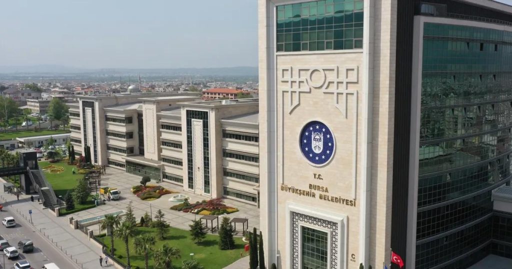 Yolcular İçin Bayram Zamanı Şehir İçinde Adeta Bir Akış: Ücretsiz Mezarlık Ziyaretleri ve Şehir Hizmetleri Devrede