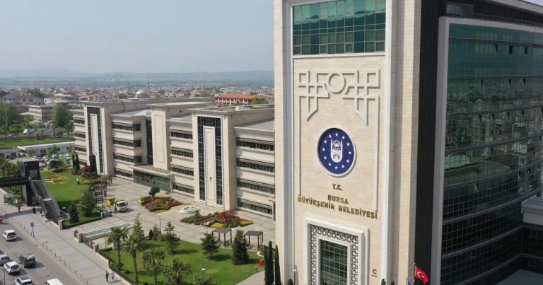 Yolcular İçin Bayram Zamanı Şehir İçinde Adeta Bir Akış: Ücretsiz Mezarlık Ziyaretleri ve Şehir Hizmetleri Devrede