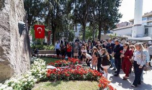 Zübeyde Anne’nin Anısına İzmir’in Anneler Günü: Şefkat ve Cumhuriyetin Bağını Güçlendiren Anma