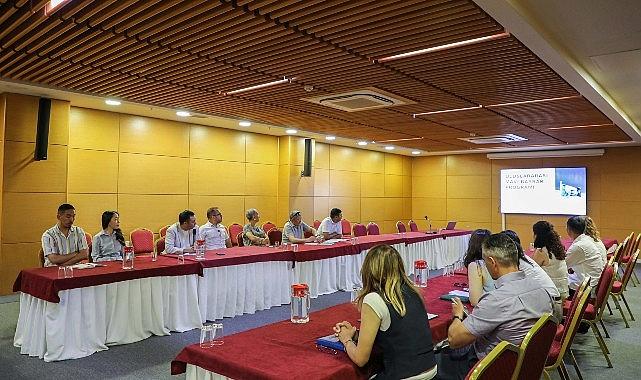 Antalya’dan İçi Dışı Mavi: Issık Gölü İçin İlham Veren Bir Bilgi Paylaşımı ve Kaynaklar Arası Köprü Kurma Hikayesi