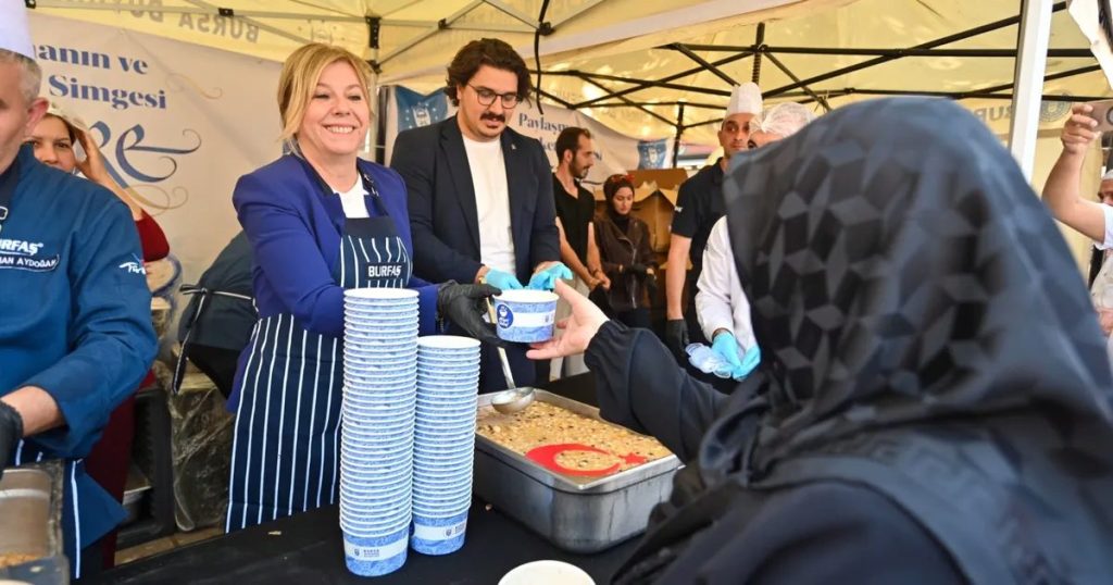 Aşure Coşkusunda Bursa: Şehrin Dört Bir yanında Dağıtımlar Başladı