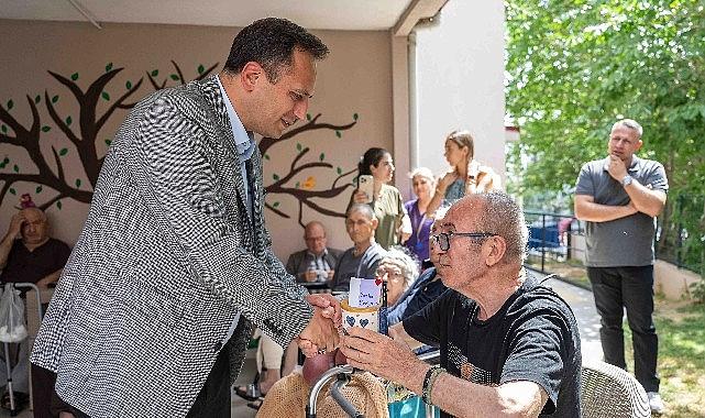 Babalar Günü’nde Huzurevi Ziyareti: Nesiller Arası Sevgi ve Dayanışmanın Işığında Bornova’da Umut Dolu Anlar