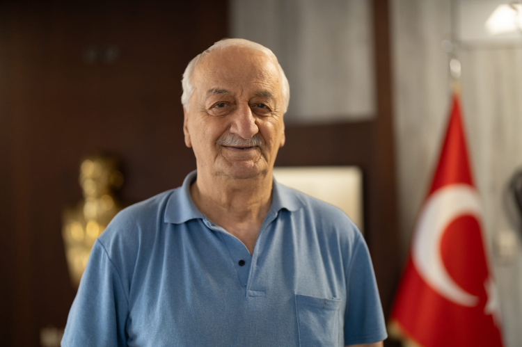 Babaların Gününde Zübeyde Hanım Huzurevi’nde Duygusal ve Neşeli Anlar: Çocuklar ve Torunlar için Babalık Meselesi