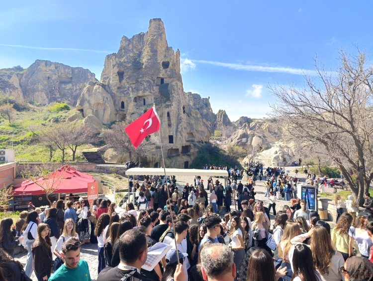 Bakan Ersoy: Bayramda Müzeler ve Ören Yerleri Zirveye Ulaştı - Ziyaretçi Akını Türkiye’nin Kültür Rotalarında Yankı Buldu