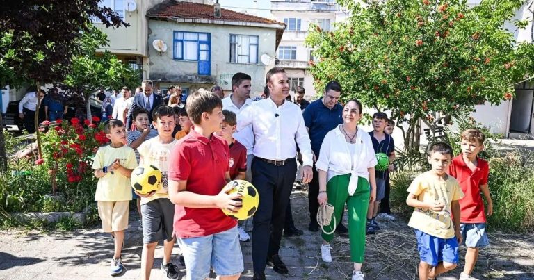 Balıkesir’in Hizmet Ağı: Akın, Karşıyaka’dan Hamamlı’ya Samimi Ziyaretlerle Vatandaşlarla Buluştu