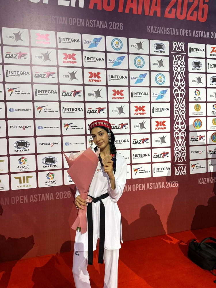 Başarıya Koşan Taekwondo Yıldızları: Uluslararası Arenada İki Madalya İçin Gövde Gösterisi