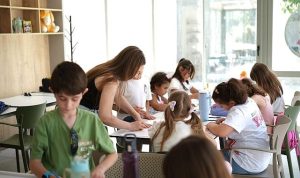 Bayraklı’da Yaz Okulu Atölyeleri Başladı: Ücretsiz, Öğreten ve Eğlenceli Deneyimlerle Çocuklar İçin Yeni Bir Tatil Planı