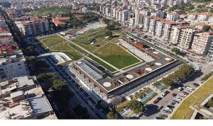 Bergama’da İş Yeri İhalesiyle Yeni Ekonomik Canlılık: Belediyeye Ait Millet Bahçesi’nde 25 Dükkan Şeffaf Jeopolitik Açıdan Kiralanıyor
