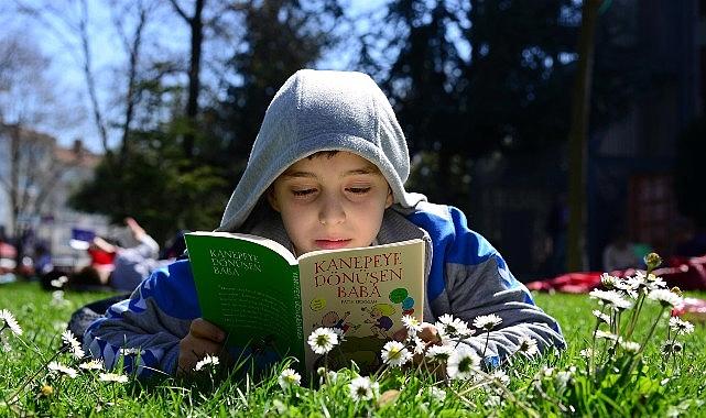 Bir Şehrin Kitap Yürüyüşü: Kadıköy Kitap Günleri’nin Işığında Edebiyatın Büyülü Yolculuğu