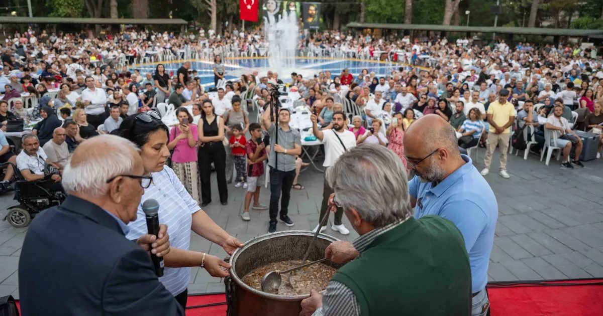 Birlik ve Adalet İçin Aşure Sofrası: Bornova’da Kapsamlı Dayanışma Rüzgarı