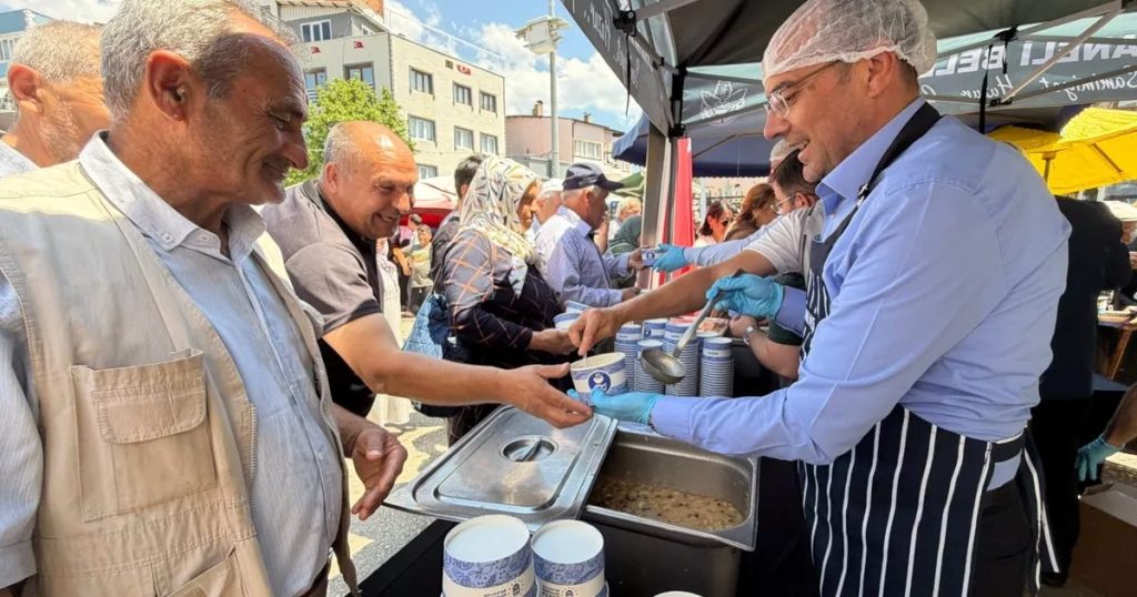 Birlik ve Dayanışmanın Aşureya Buluşması: Şehrin Her Noktasında İkramlar Devam Ediyor