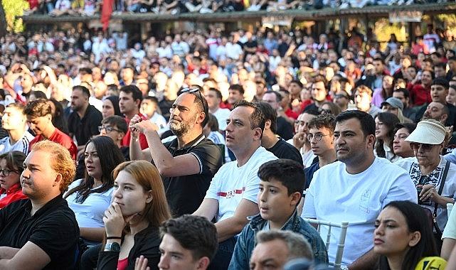 Birlikte Zirveye Doğru: Bornova’da Dünya Kupası heyecanı dev ekranlarda buluşuyor