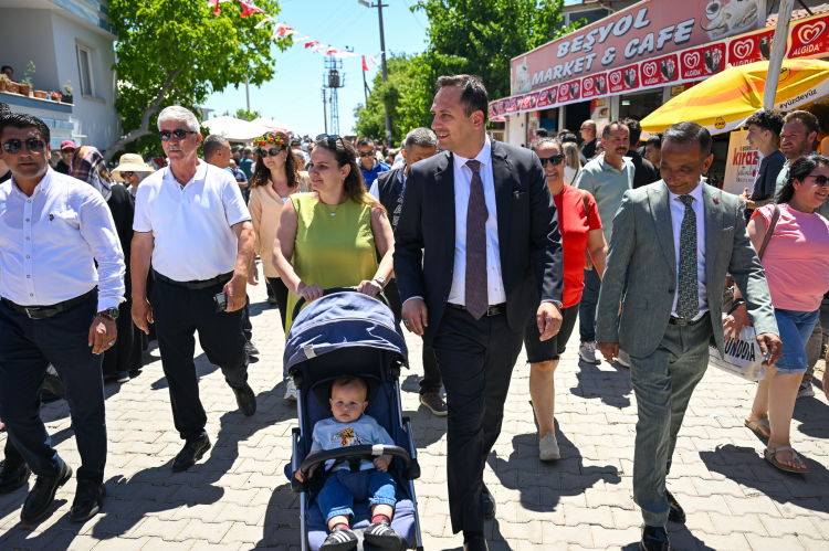 Bornova Kiraz Festivali Coşkusu ve Tarımsal Destek Vurgusuyle Sürüyor