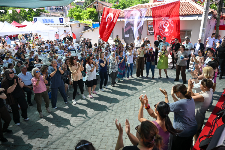 Bornova Kiraz Festivali Coşkusu ve Tarımsal Destek Vurgusuyle Sürüyor