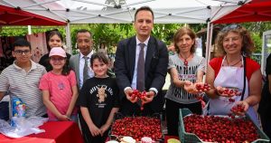 Bornova Kiraz Festivali Coşkusu ve Tarımsal Destek Vurgusuyle Sürüyor